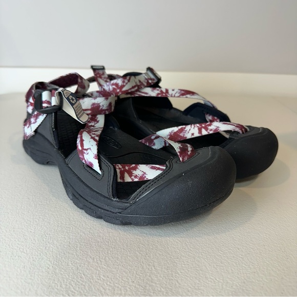 NEW Keen Womens Maroon White Zerraport II Breathable Hiking Outdoor Sandals 10.5